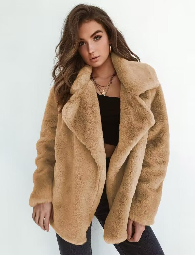 Women's Fleece Coat with Wide Collar and Fashionable Cut
