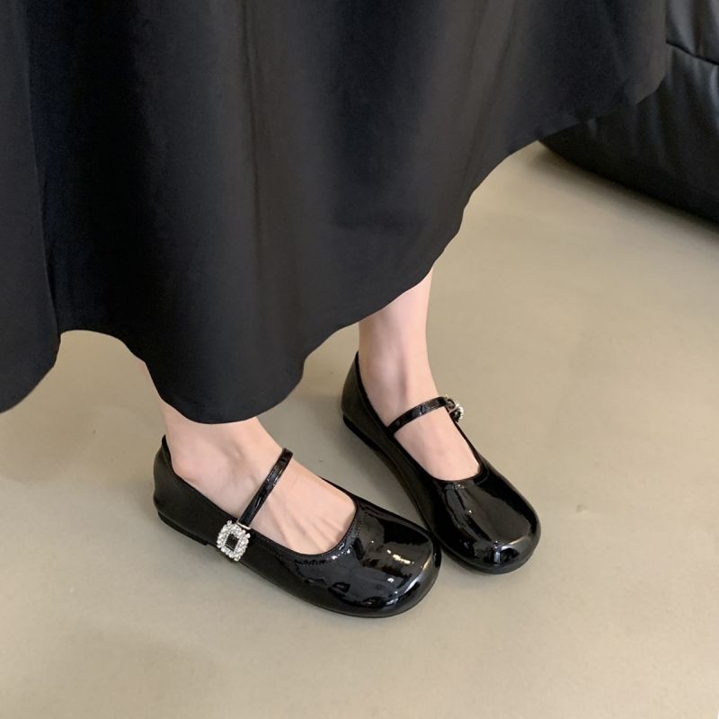 Women's Ballet Flats with Decorative Strap and Elegant Design