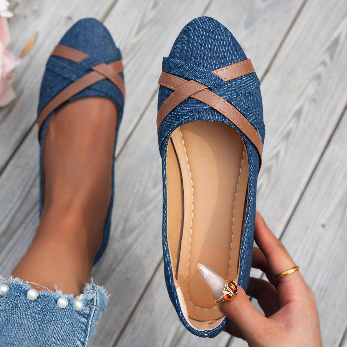 Women's Ballet Flats with Elegant Cross-Strap