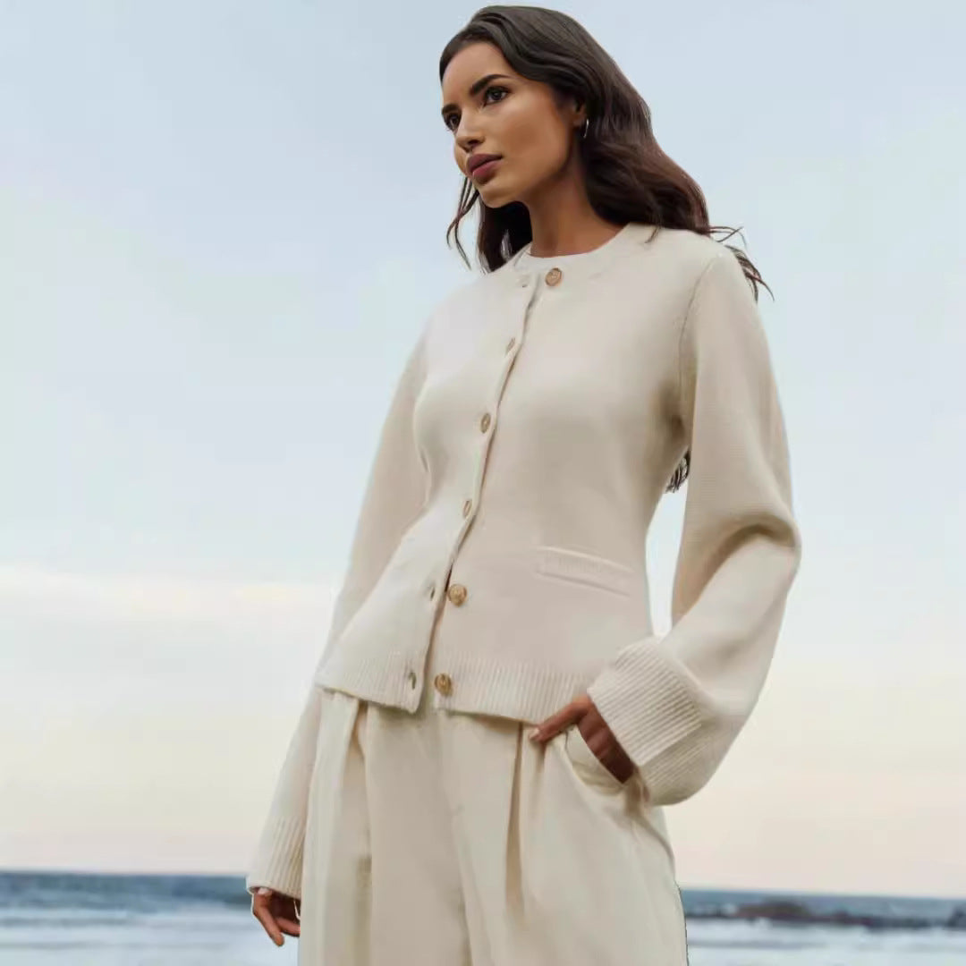 Women's Elegant Cardigan with Button Details and Practical Pockets