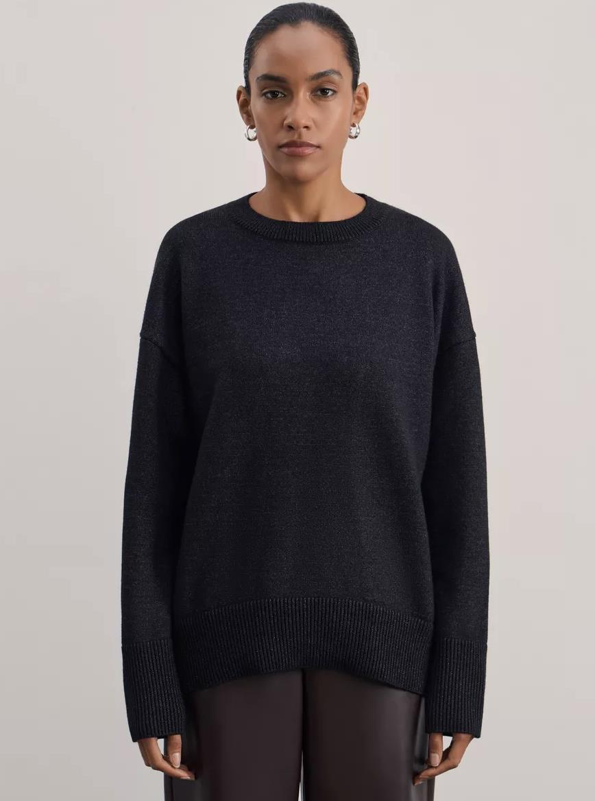Women's Comfortable and Elegant Knit Sweater with Dropped Shoulders and Ribbed Cuffs