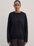Women's Comfortable and Elegant Knit Sweater with Dropped Shoulders and Ribbed Cuffs