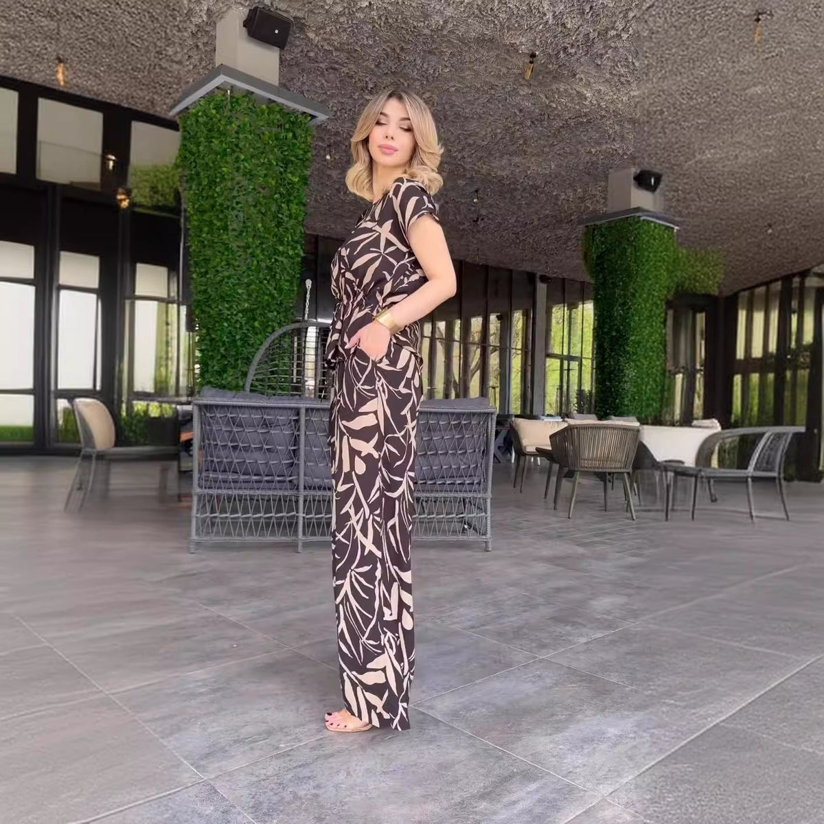 Women's Flowing Jumpsuit with Floral Design and Elastic Waist
