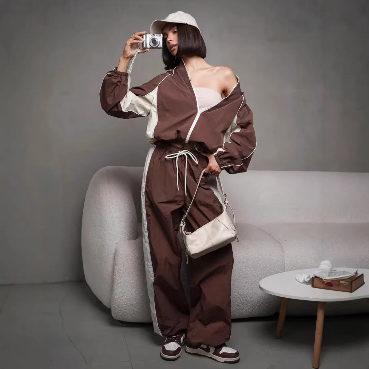 Women's sporty-elegant track set with stand-up collar, zip jacket, and wide side stripe trousers