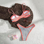 Women's Wavy Pattern Bandeau Bikini with Bold Accents