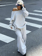 Women's Casual Oversized Sweat Suit with Wide Cut and Breathable Material