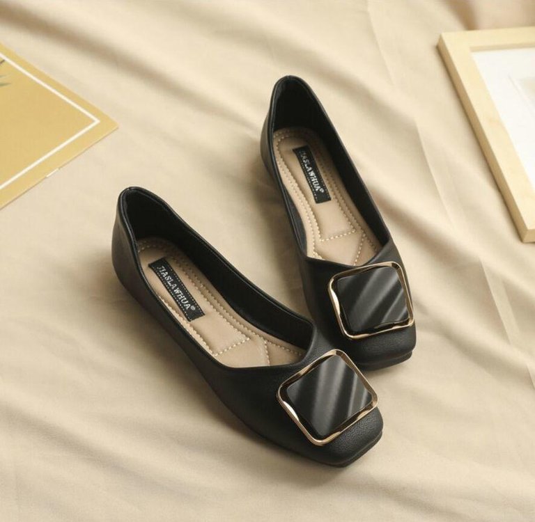 Women's Ballet Flats with Elegant Buckle Accent