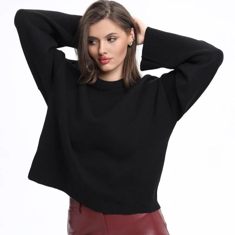 Women's Comfortable Oversized Sweater with Wide Sleeves