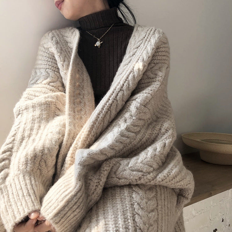 Women's Chunky Knit Cardigan with Oversized Cut and Diamond Pattern