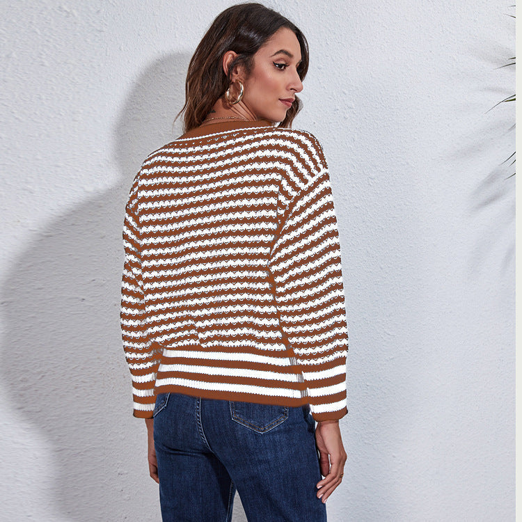 Women's Chunky Knit Sweater with Wave Pattern and Wide Cut