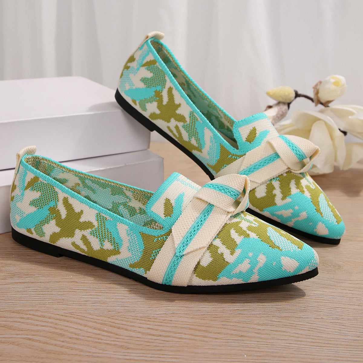 Women's Ballet Flats with Floral Pattern and Knot Detail