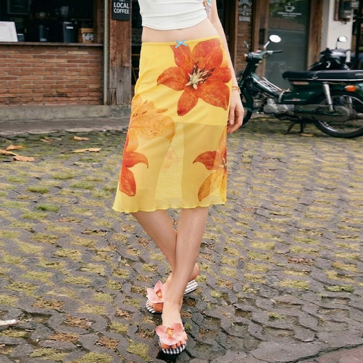 Women's Midi Skirt with Floral Chiffon and Elastic Waistband