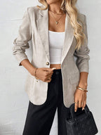 Women's Elegant and Lightweight Blazer with Modern Cut and Practical Pockets