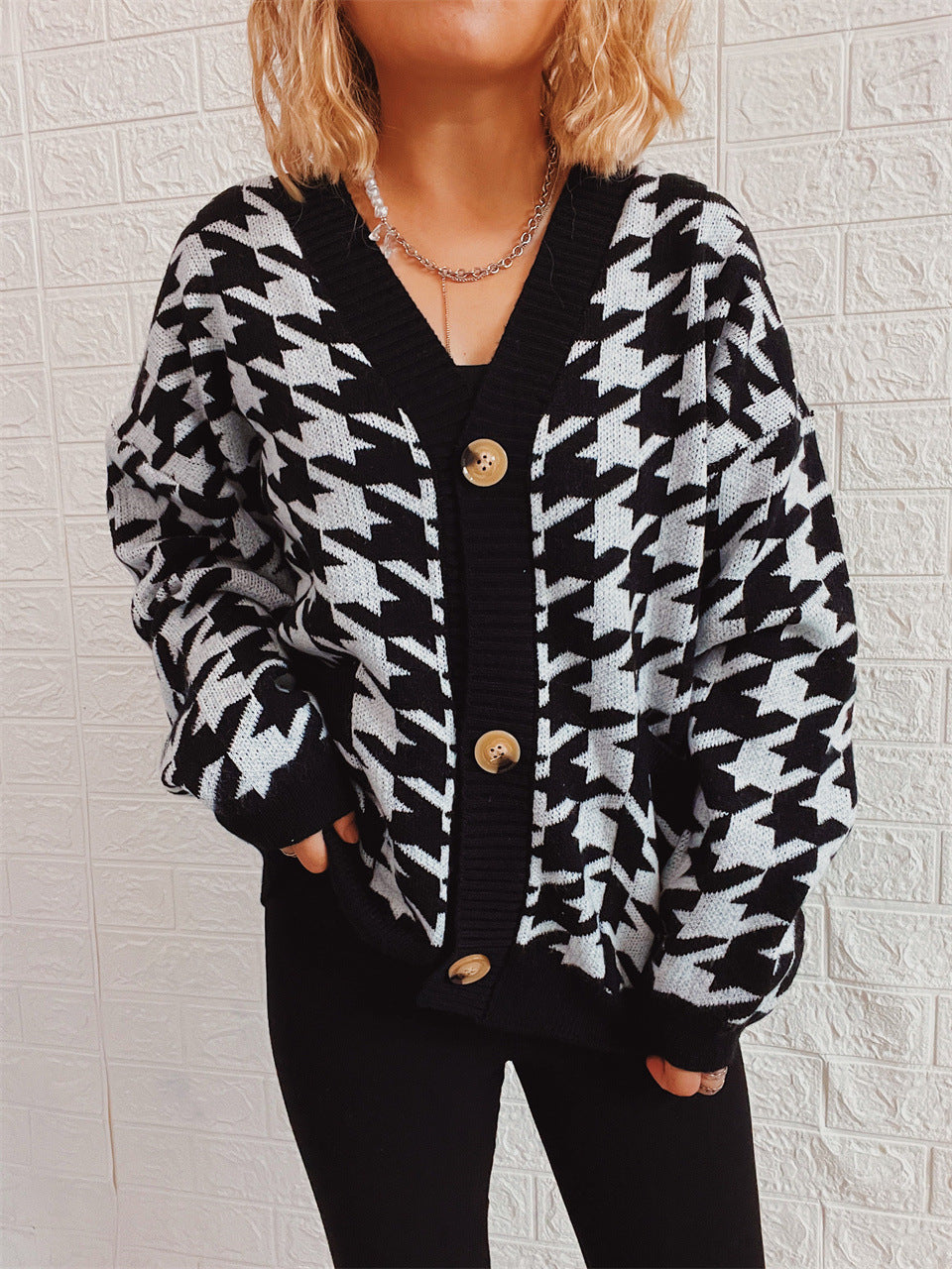 Women's Cozy Knit Cardigan with Modern Houndstooth Pattern and Button Details