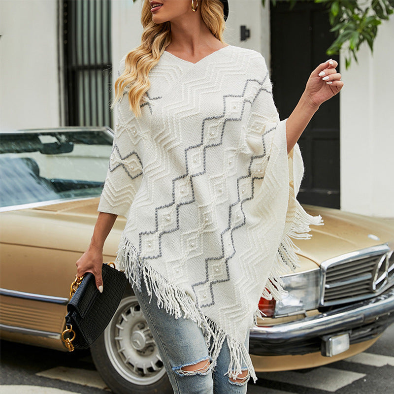 Women's Elegant Poncho with Textured Pattern and Decorative Fringe