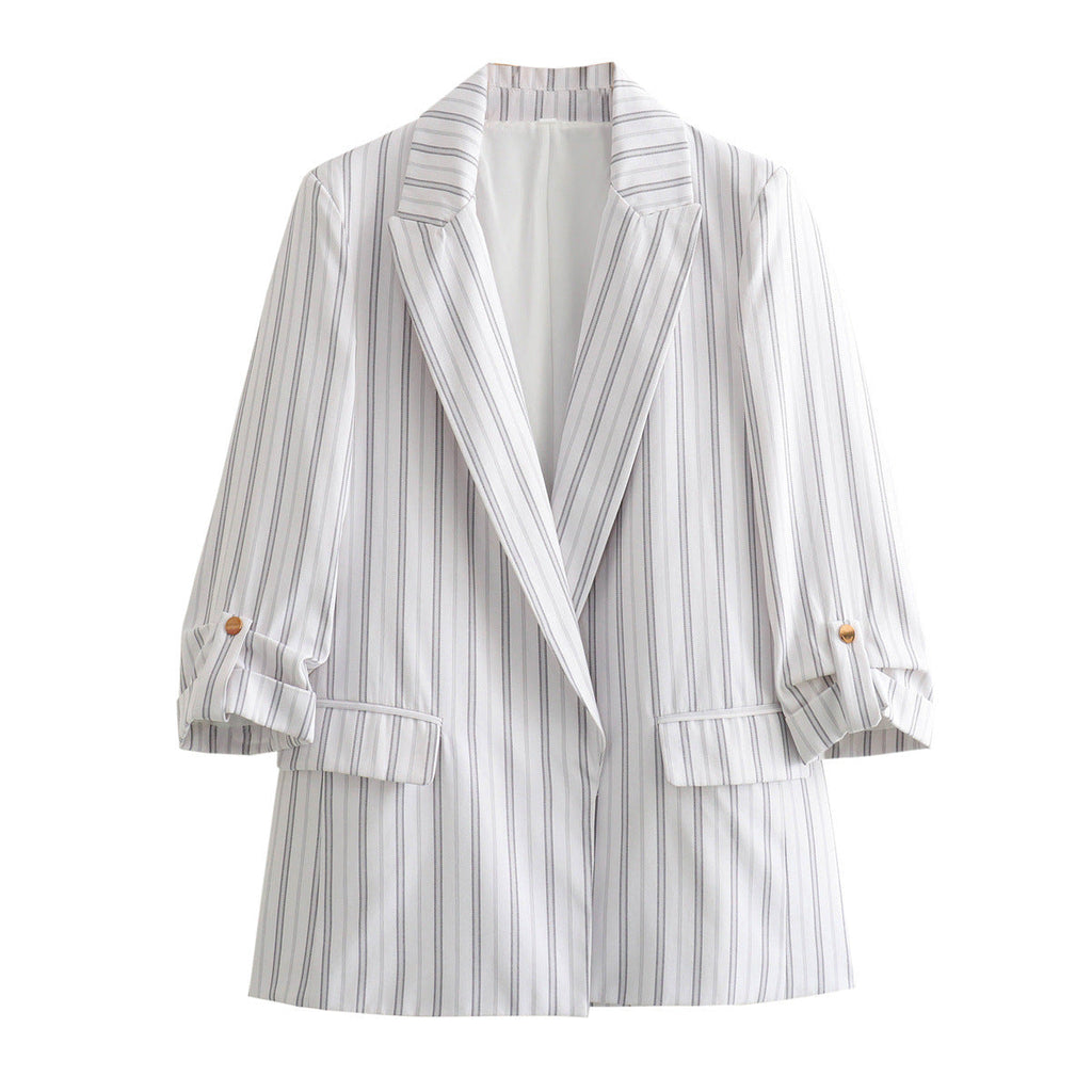 Women's Elegant Blazer with Structured Sleeves and Gold Accents