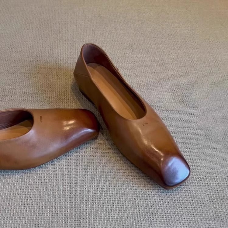 Women's Ballet Flats with Rounded Design and Leather Construction