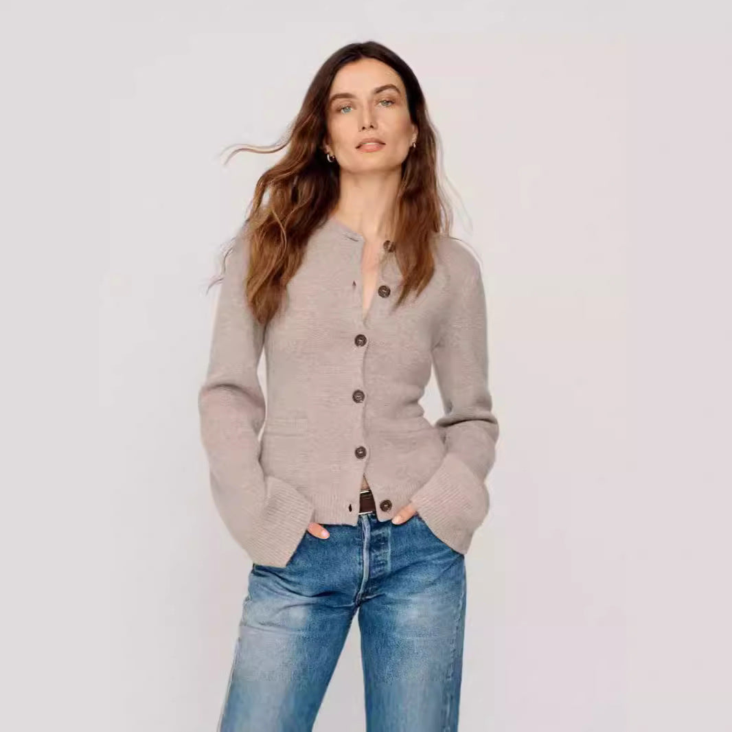 Women's Elegant Cardigan with Button Details and Practical Pockets