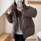 Fashionable Puffer Jacket with Detachable Faux Fur Collar and Pockets