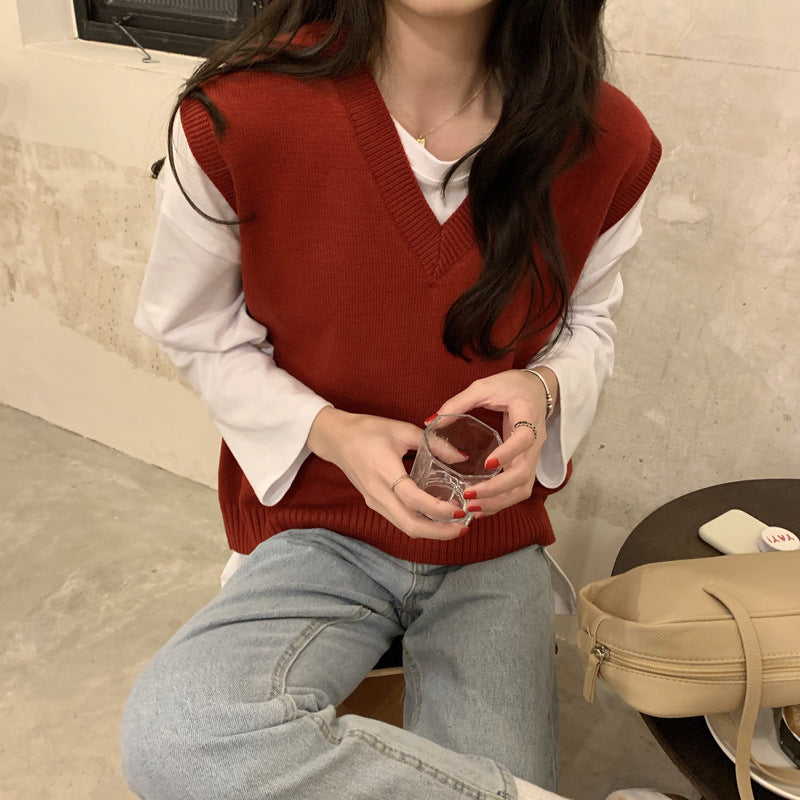 Women's Sleeveless Knit Vest with V-Neck and Ribbed Details