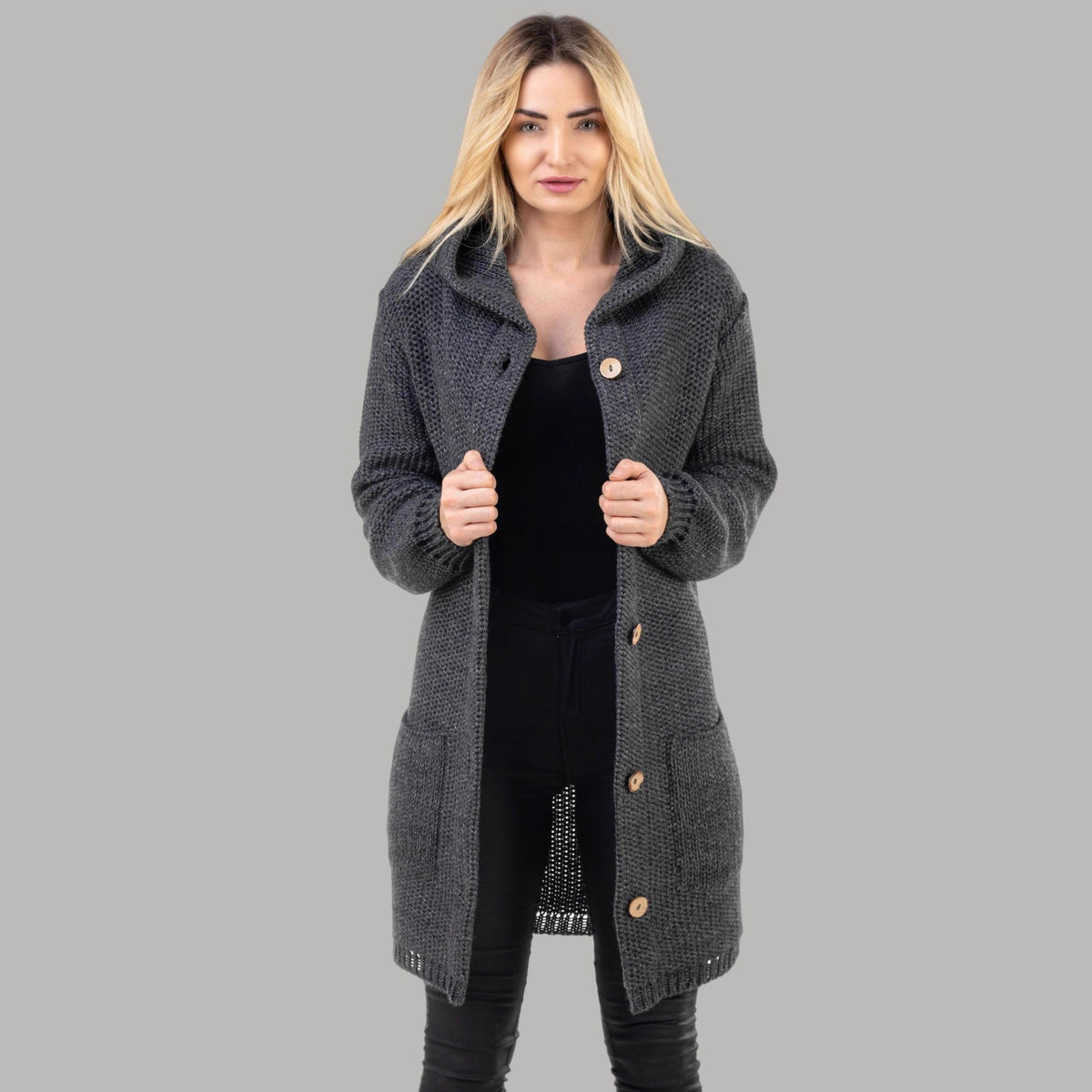 Women's Chunky Knit Cardigan with Pockets and Button Placket
