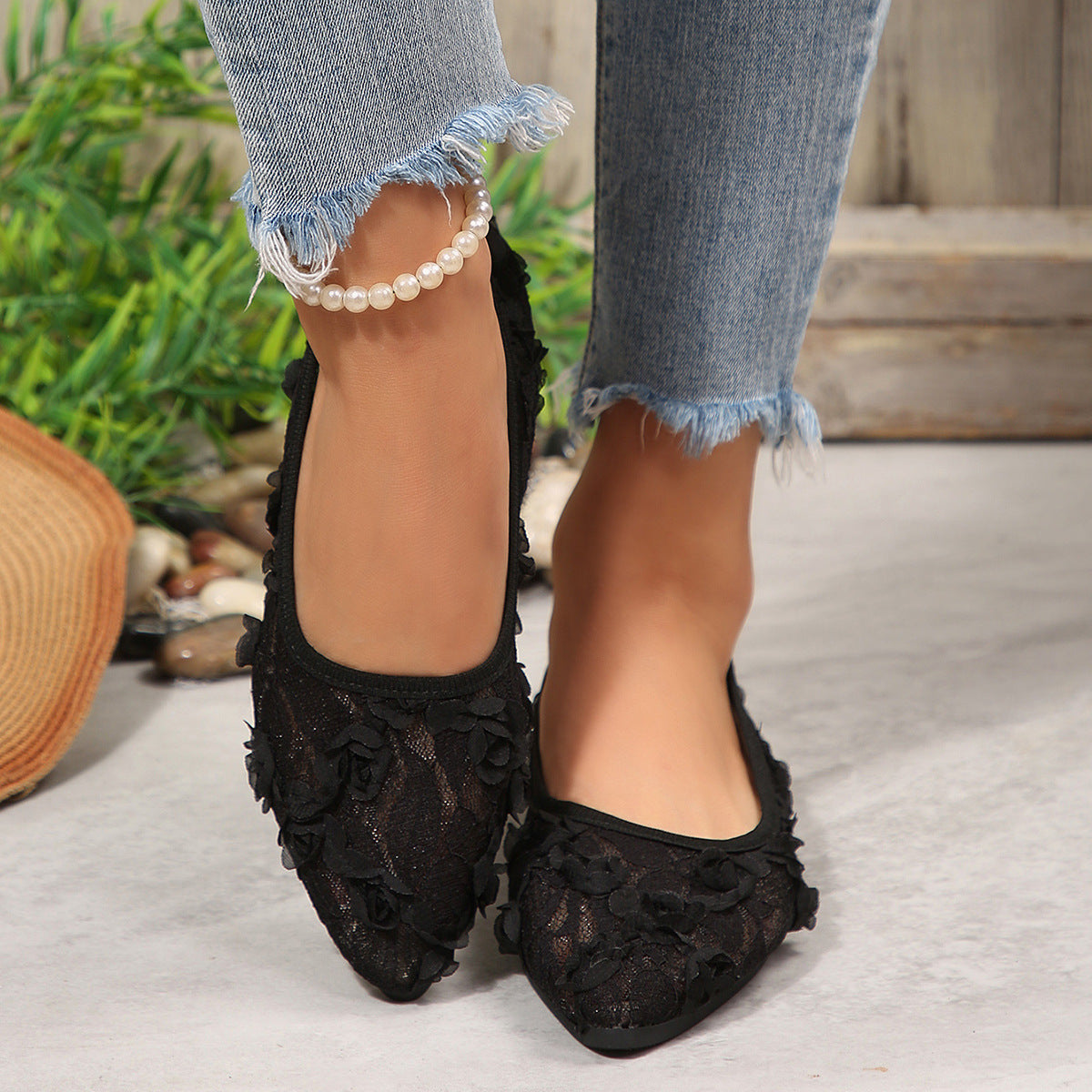 Women's Ballet Flats with Floral Lace and Elegant Details