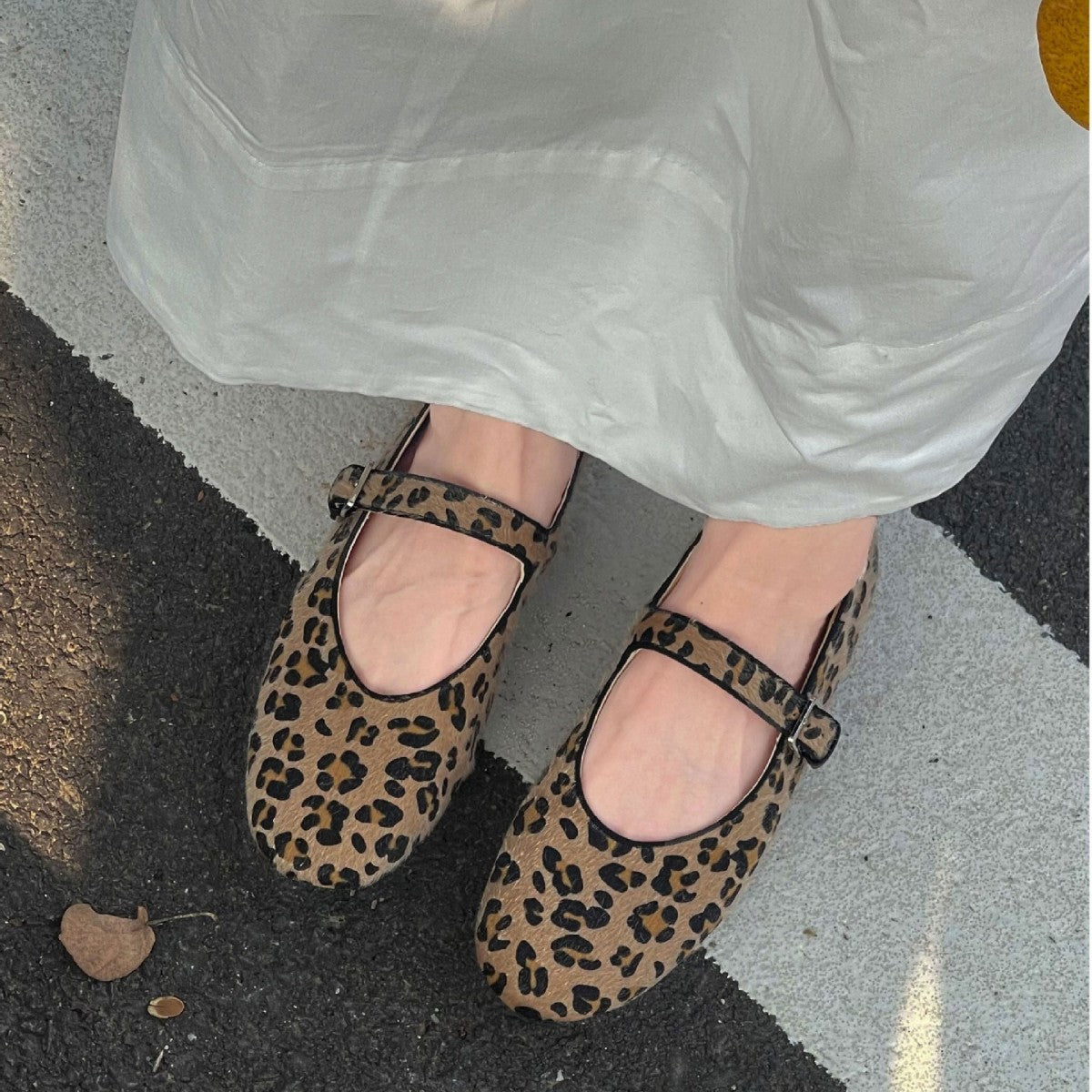 Women's Ballet Flats with Elegant Strap Design and Chic Leopard Print