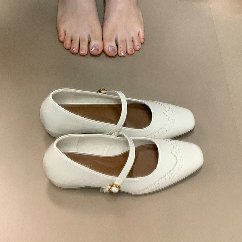 Women's Ballet Flats with Elegant Strap and Playful Cut