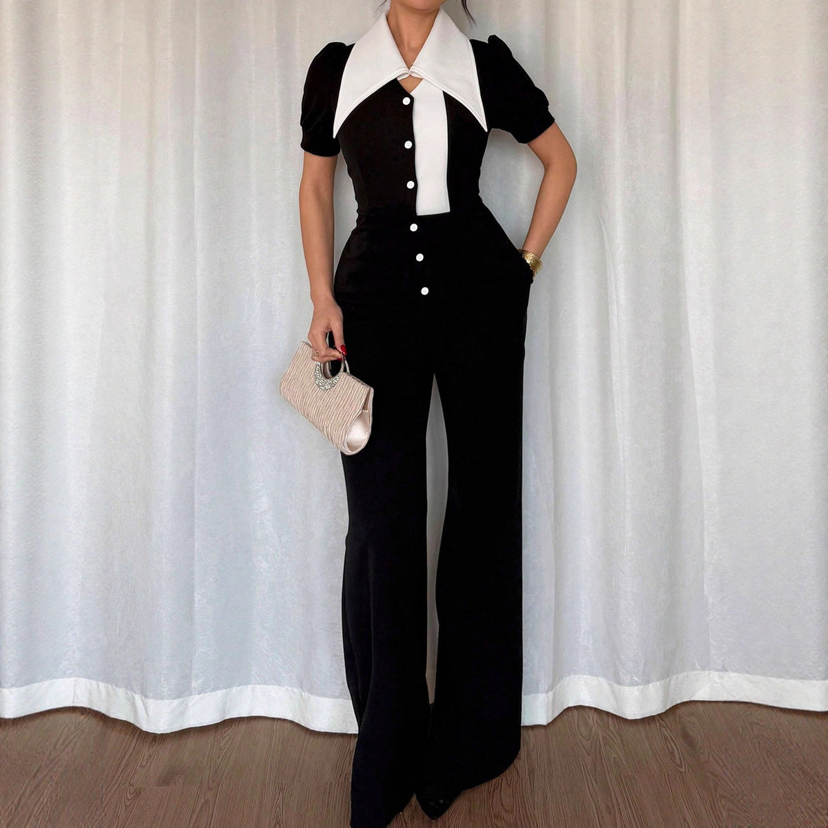 Women's Jumpsuit with Collar and Fitted Cut