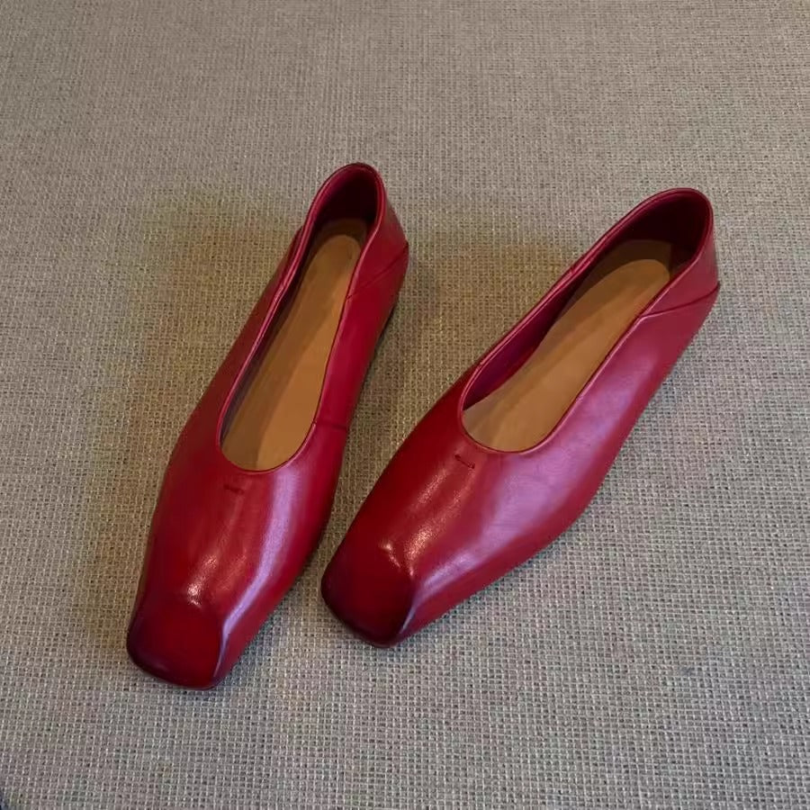 Women's Ballet Flats with Rounded Design and Leather Construction