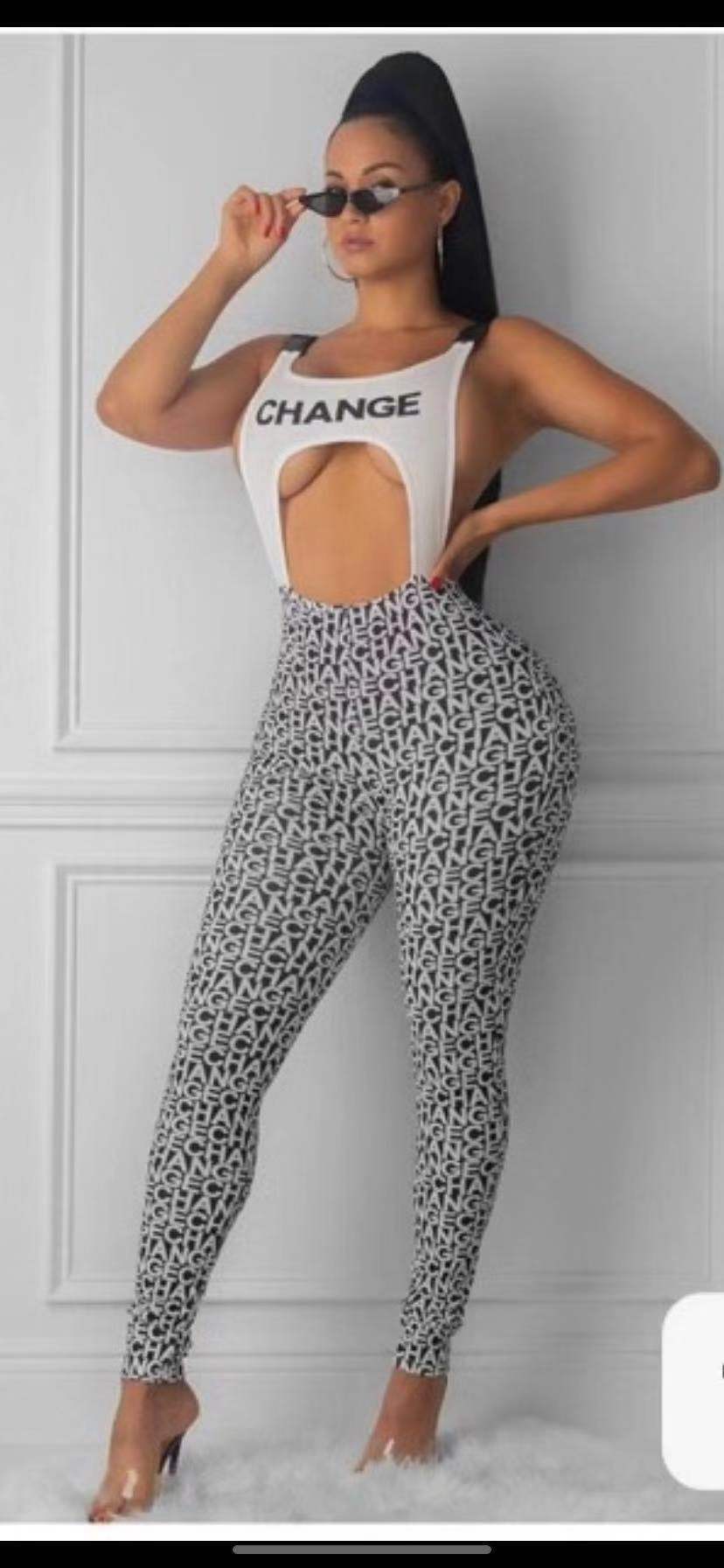 Women's Fitted Sport Outfit with Fashionable Print