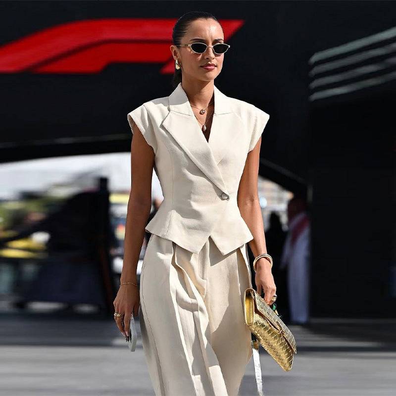 Women's Fashionable Trouser Suit with Tailored Blazer and Wide-Leg Cut