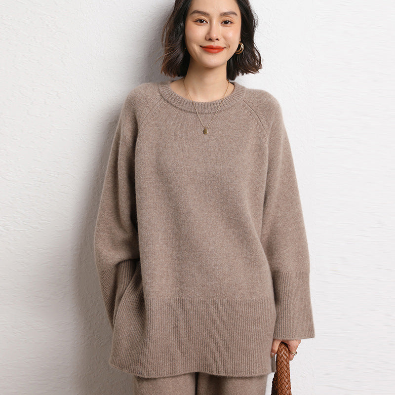 Elegant, Casual Knit Sweater with Wide Cut and Detailed Sleeves
