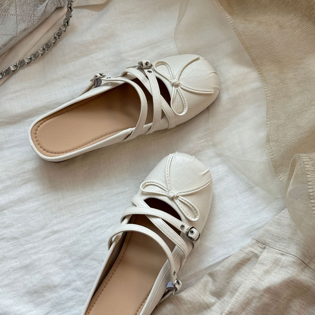 Women's Ballet Flats with Elegant Bow Appliqué and Shimmering Upper