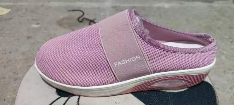 Women's Breathable Clogs with Non-slip Sole and Flexible Mesh Upper