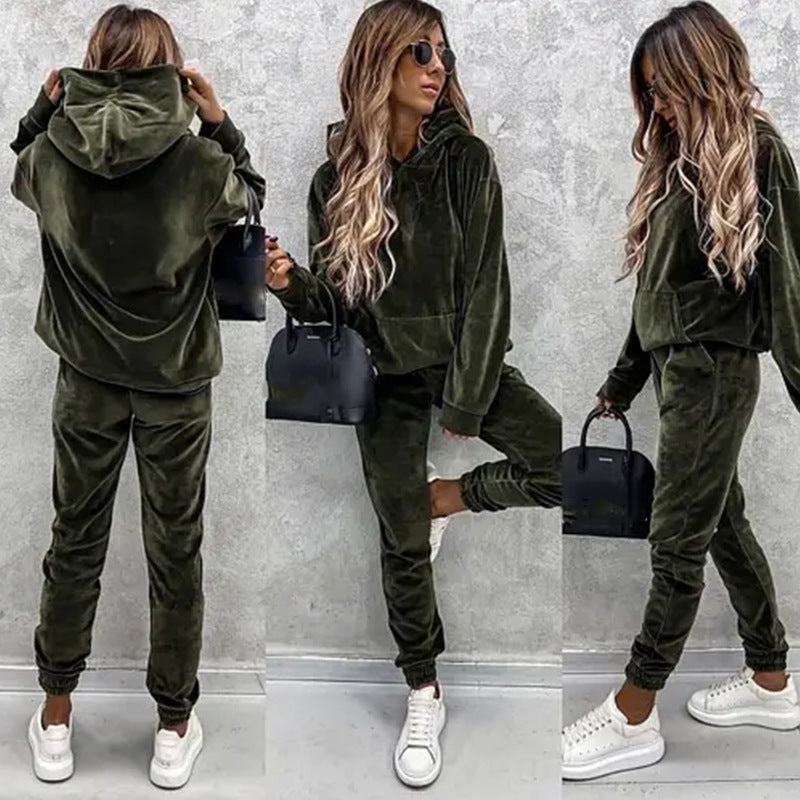 Women's Luxurious Microfiber Sport Suit with Hood and Pockets