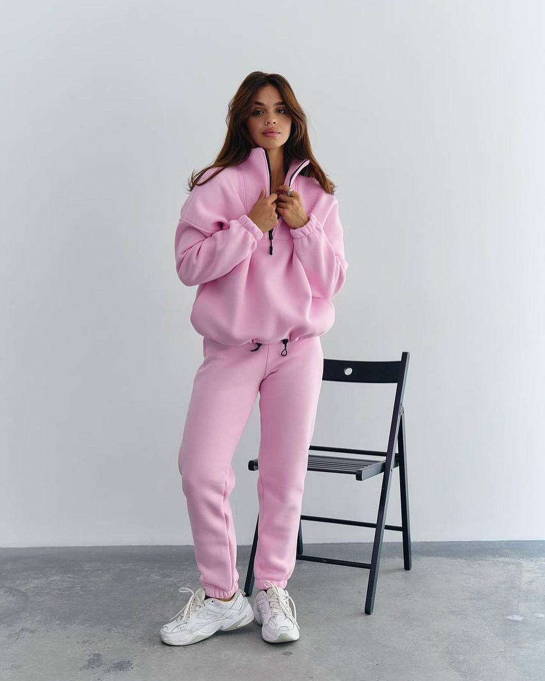 Women's Athleisure Two-Piece Set Made of Thick French Terry with a High Collar, Half Zipper, and Drawstring Pants