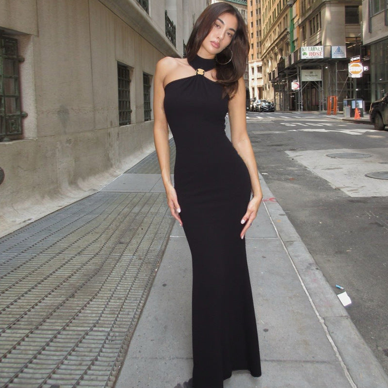 Women's Floor-Length Evening Dress with Elegant Halterneck
