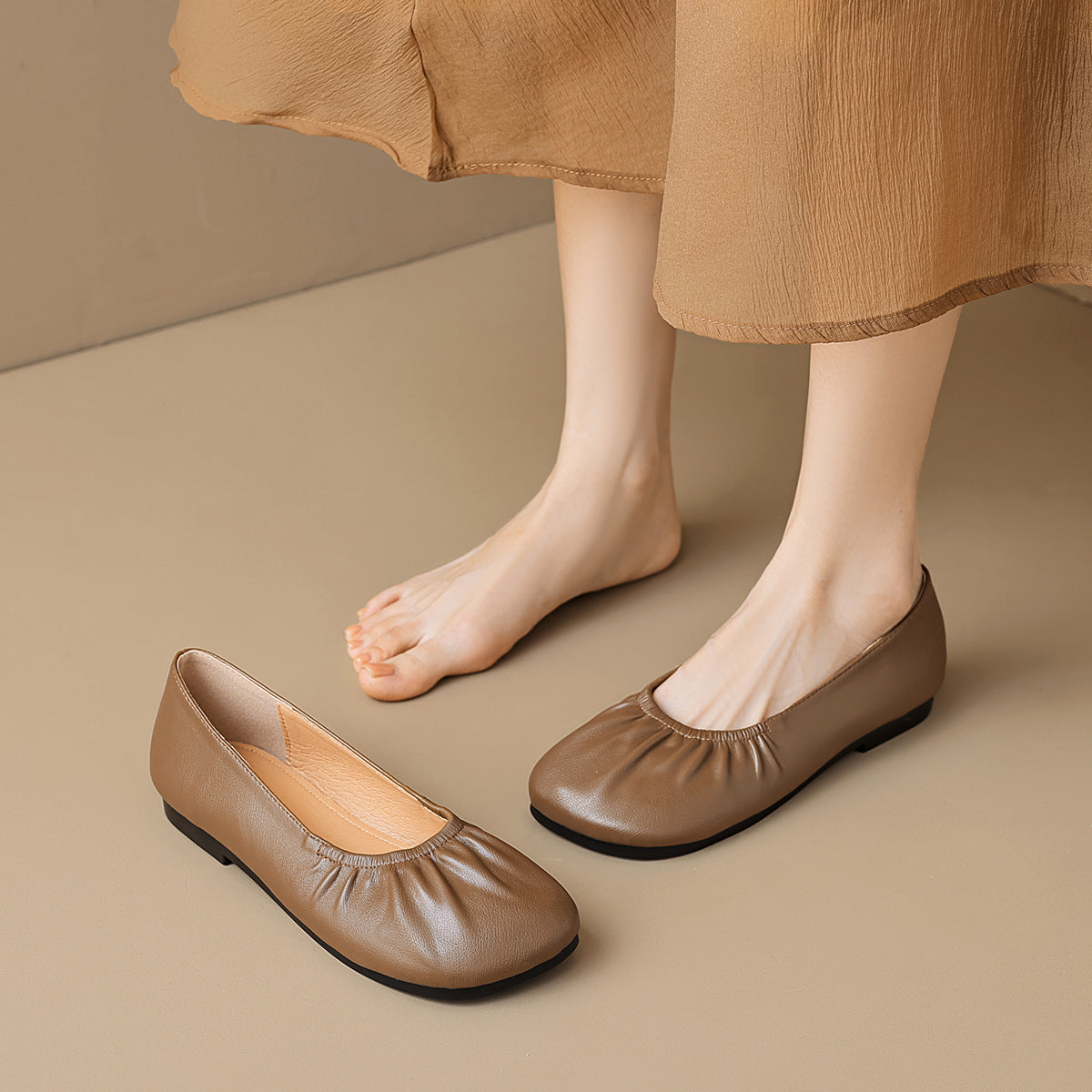 Women's Ballet Flats with Elastic Pleated Design and Comfortable Insole