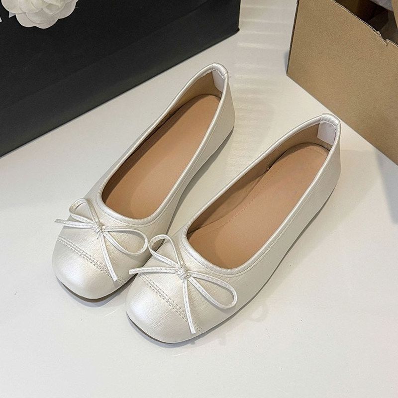 Women's Ballet Flats with Decorative Bow Design