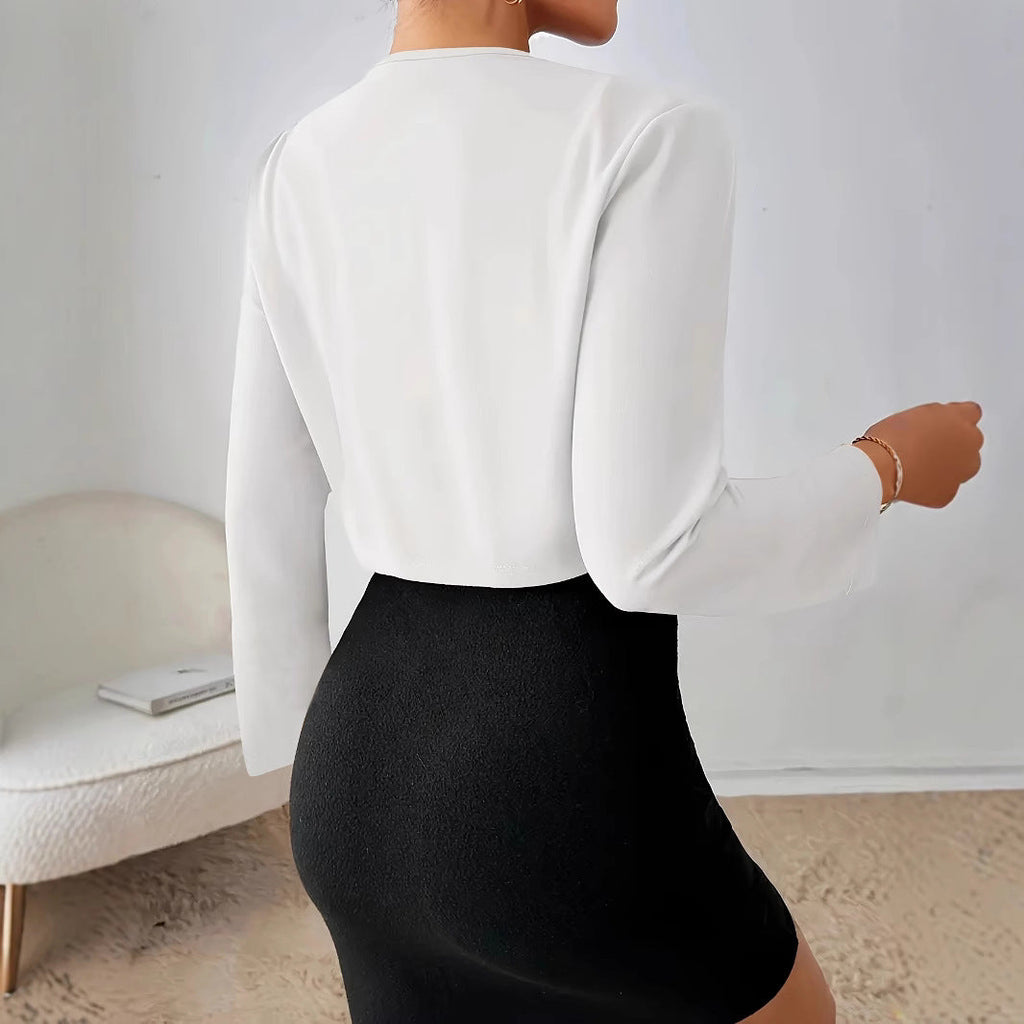 Elegant Short Jacket with Modern Cut and Refined Pleats