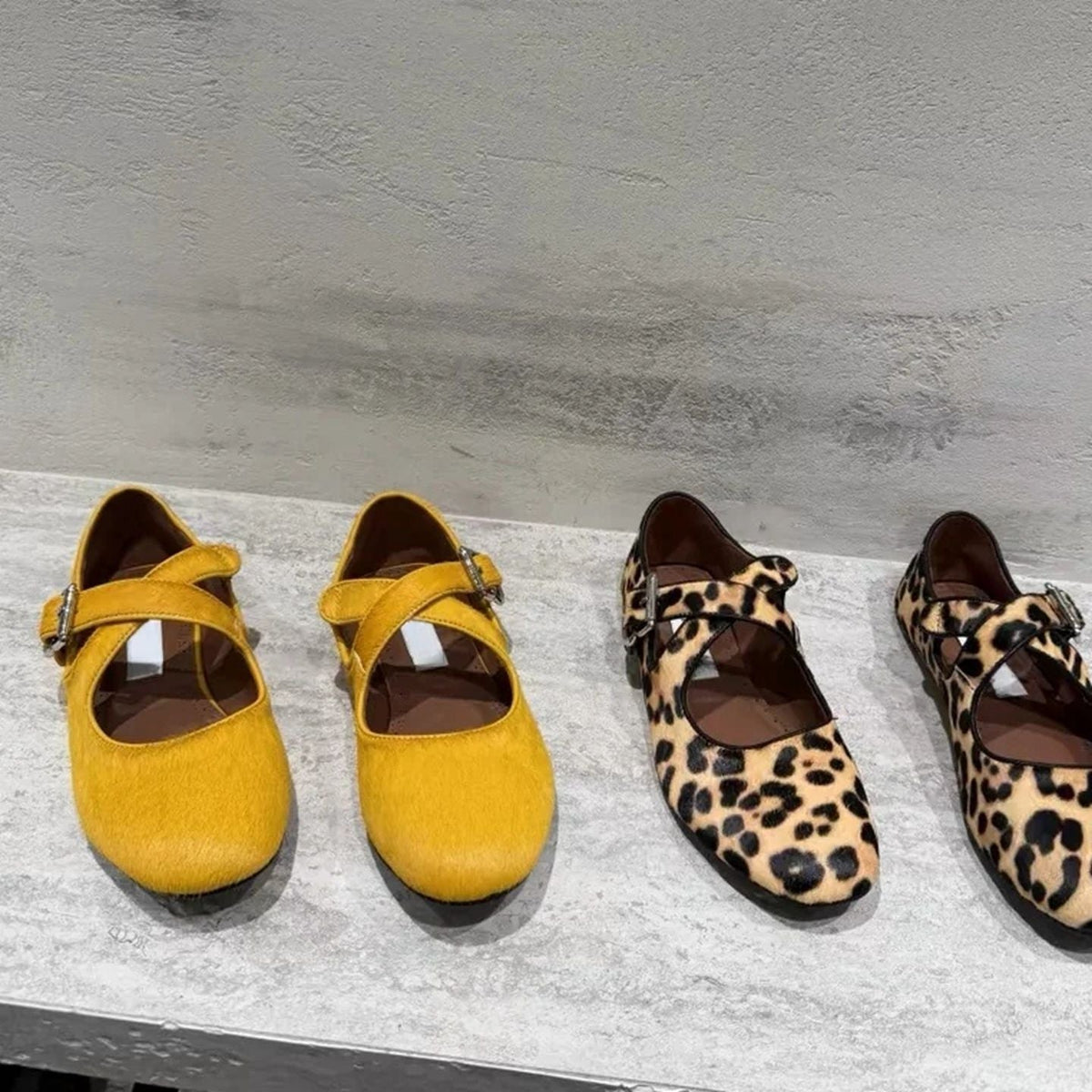 Women's Ballet Flats with Elegant Strap and Curved Shape
