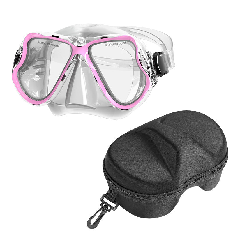 Diving mask with wide field of vision