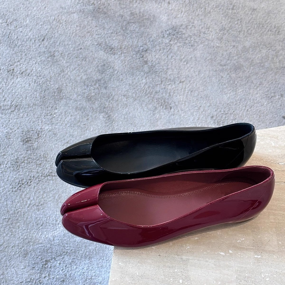 Women's Ballet Flats with Elegant High-Gloss Finish and Comfortable Strap