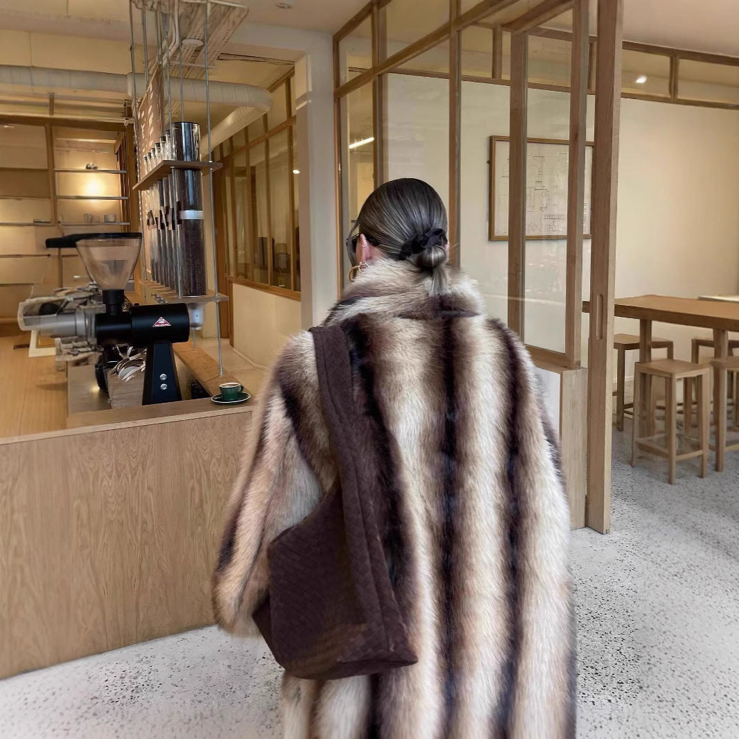 Women's Luxurious Faux Fur Coat with Wide Collar and Elegant Details