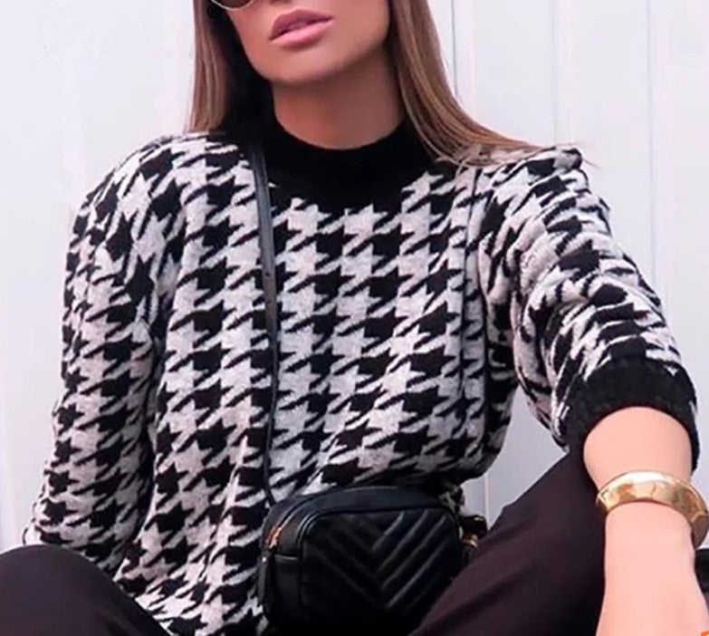 Women's Chunky Knit Sweater with Modern Houndstooth Pattern and Relaxed Fit