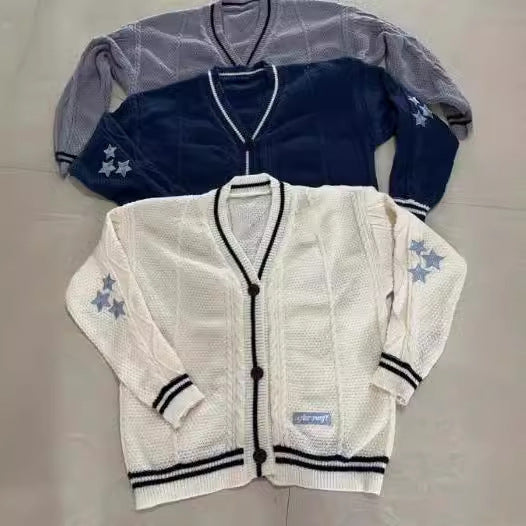 Women's Chunky Knit Cardigan with Unique Cable Structure and Decorative Stars