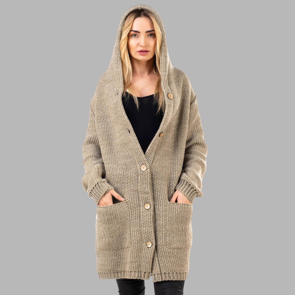 Women's Chunky Knit Cardigan with Pockets and Button Placket