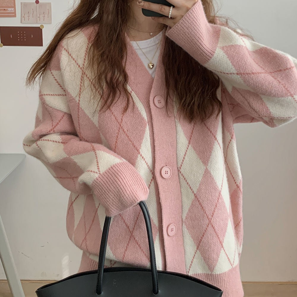 Women's Chunky Knit Cardigan with Diamond Pattern
