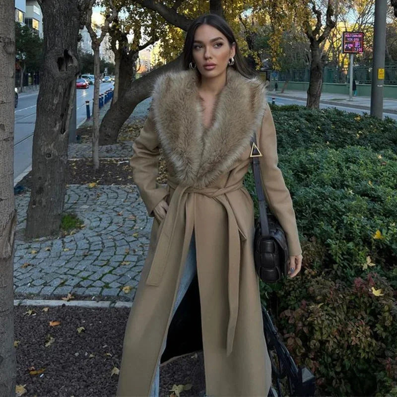 Elegant Coat with Luxury Fur Collar